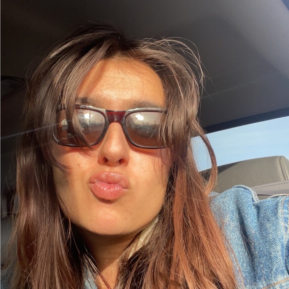 Meet your Posher, Roya - Picture 4 of 5